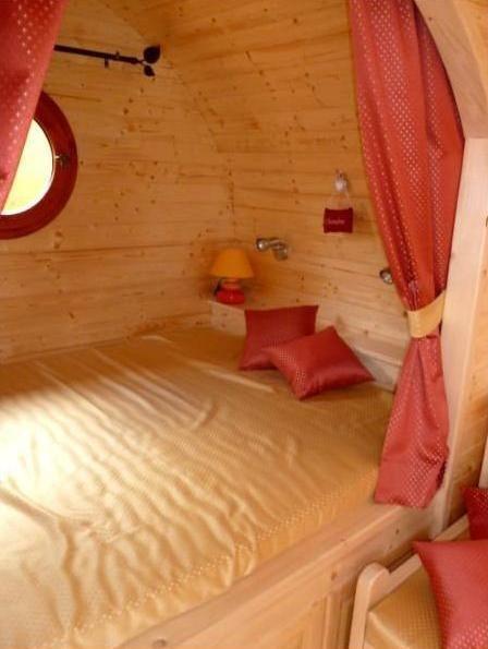 Le Chalet Du Chemin Et Sa Roulotte Berviller-en-Moselle Номер фото