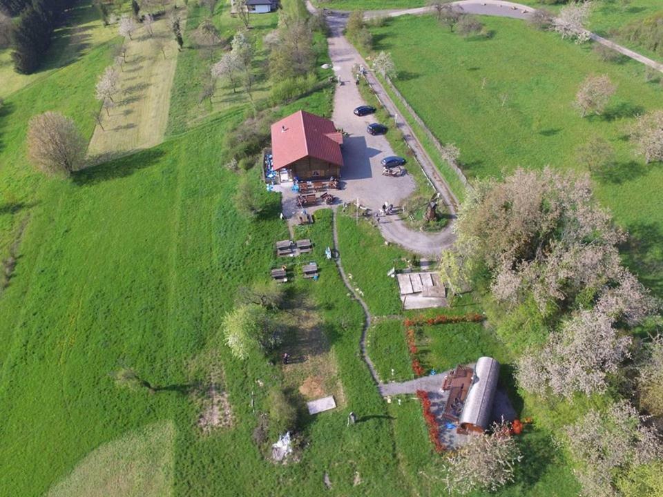 Le Chalet Du Chemin Et Sa Roulotte Berviller-en-Moselle Экстерьер фото